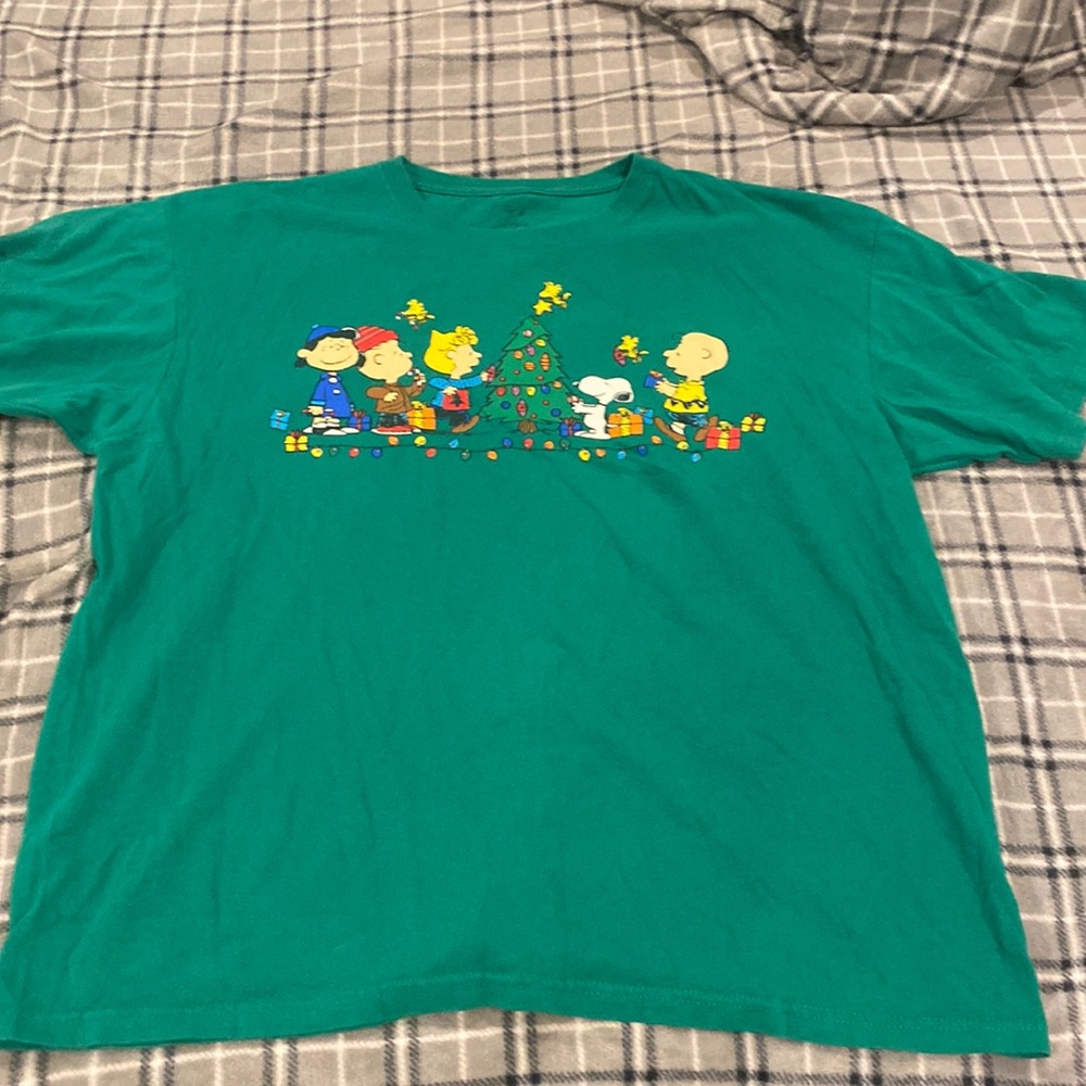 Peanuts Gang Christmas Tree decorating